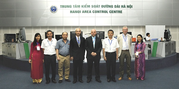 Phó Giám đốc Văn phòng ICAO khu vực Châu Á - Thái Bình Dương tham quan ATCC Hà Nội